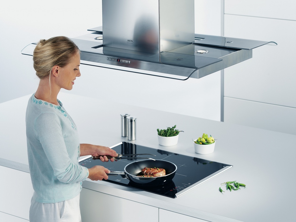 Выбор варочной панели: плюсы и минусы современных покрытий