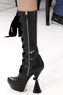 Сапог с каблуком - трапеция Сапог с каблуком - трапеция