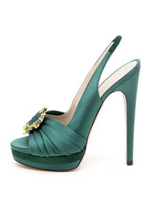 Босоножек из шелка с брошью