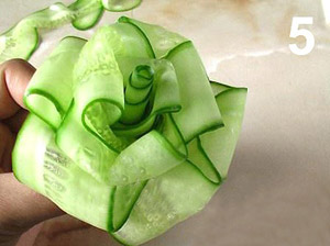 Роза-из-огурца5