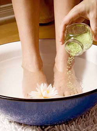 Пришли с мороза попарьте ноги Пришли с мороза попарьте ноги