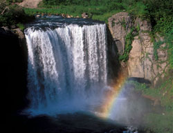 Водопад на р. Карымская, Камчатка Водопад на р. Карымская, Камчатка