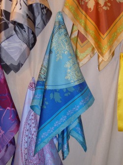 Одежда с логотипом Одежда с логотипом