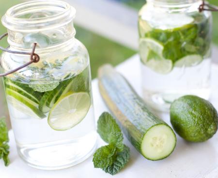 Косметический уход с огурцом