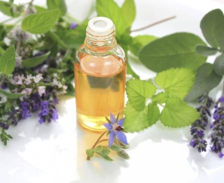 Ванны для ног с использованием эфирных масел