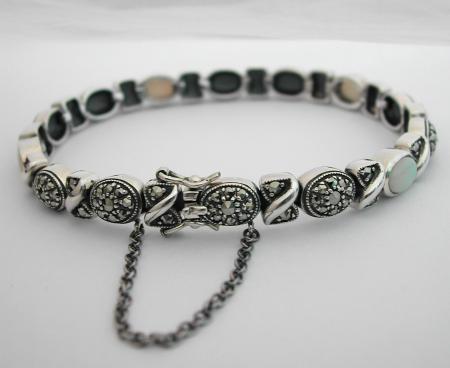 В моду вернулась бижутерия из серебра В моду вернулась бижутерия из серебра