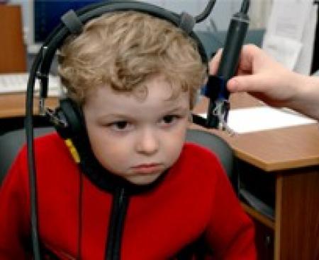Что нужно знать о детской тугоухости?